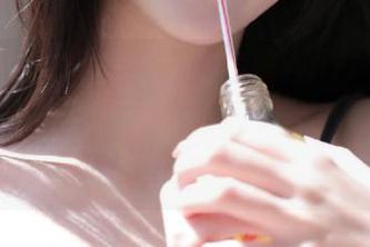 “黑料正能量fuli16.sk”app：负面消息也能当心灵鸡汤，敢不敢喝？
